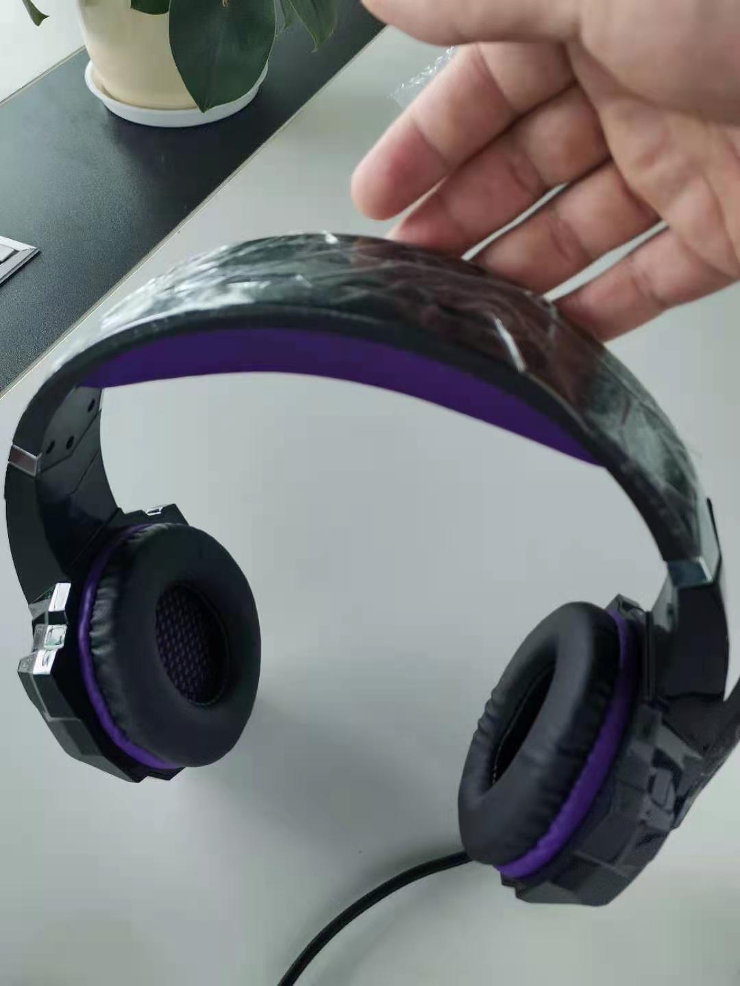 Headphones Are Actually Wired Gaming Headsets - Gadgio